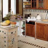 Marmurowe dekory sprawdzą się na podłodze, kuchennej wyspie i ścianie. RUSTICO