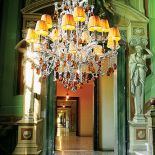 Masiero Ottocento: pozłacane metalowe ramy i kryształowe ozdoby firmy Swarovski. Cena 4195 euro netto. masiero group