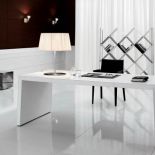 Master może być pokryty skórą białą, imitującą krokodyla albo węża. Cena – 6400 zł. CATTELAN ITALIA