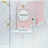 matowe płytki na ścianie w łazience