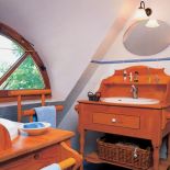 Mazurska chata nad jeziorem. Mazurska przystań