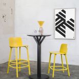 Meble gięte TON. Krzesła barowe w dwóch wysokościach z kolekcji Split.