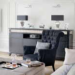 Meble i dodatki w stylu glamour. Luksus w męskim apartamencie