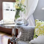 Chłodne szarości i modna limonka