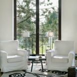 Meble i lampy wyszperane na starociach połączono z nowymi.