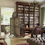 Meble kupione w Anglii tworzą kolonialny styl.