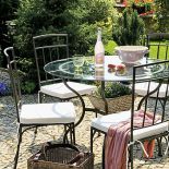 Meble kute, jak w Toskanii. Dom w stylu american beach