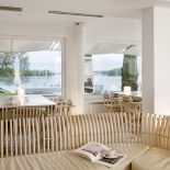 Meble Małgosi i Wojtka są z drewna i sklejki.