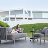 MOMENTS, ręcznie plecione ze specjalnego sznurka, z wygodnymi poduszkami z tkaniny Sunbrella Natté, na każną