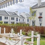 Meble ogrodowe z przyjemnego rattanu.