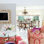 Meble pochodzą niemal wyłącznie z z włoskich rodzinnych manufaktur.