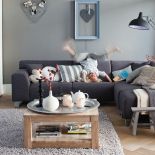 Meble w bieli i odcieniach szarości