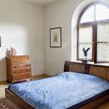 Meble w stylu art deco. Wielkie rzeźby w małej wsi