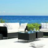 Meble z kolekcji Orion. Sofa kosztuje 7848 zł, fotel – 3242 zł, stolik 1140 zł, Decolor Home Garden