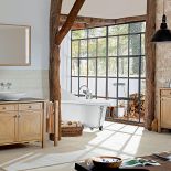 Meble z serii True Oak z litego dębu: szafka pod umywalkę – ok. 13 0 zł, lustro