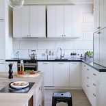 Meble zaprojektowała Sylwia Liana. Ceramika z Duki.