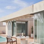 meble ogrodowe z białego cementu