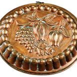 Miedziana, bogato zdobiona. Historia foremek do ciast i na masło