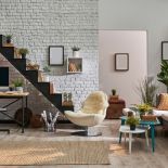 miejsce do pracy pod schodami