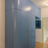 aranżacja przedpokoju w mieszkaniu w modernistycznej kamienicy