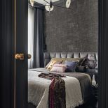 sypialnia w ciemnych kolorach