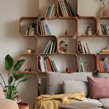 regał w stylu modernistycznym