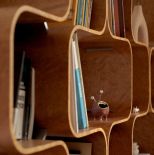 regał w stylu modernistycznym