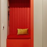 mieszkanie w żywych kolorach jak z filmu Almodovara