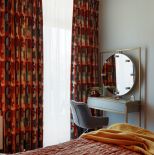 ekstrawagancka sypialnia jak z filmu Almodovara