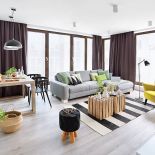 Mieszkanie jest urządzone pod wynajem, ale nie brakuje w nim niczego.