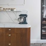 kuchnia z forniru orzechowego