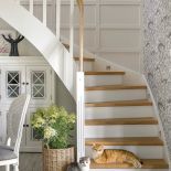 biały hol w stylu country glam