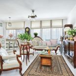 Piękne mieszkanie, a w nim pełno antyków. Połączenie starego z nowym daje wspaniałe rezultaty. Tak jak w przypadku tego