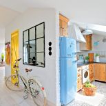 ściana z białej cegły w mieszkaniu