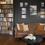 mieszkanie w ciemnych kolorach