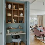 domowe biuro schowane w szafie