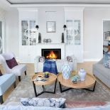 Karolinie spodobał się elegancki, spokojny i bardzo symetryczny styl hamptons z elementami stylizowanymi na nowojorskie