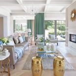 Miętowa rezydencja. Panuje tu szlachetny i klasyczny ład. Ten styl nie wyjdzie z mody, nie znudzi się po jednym sezonie.