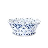 Misa z serwisu Black Fluted Mega. Porcelana Royal Copenhagen