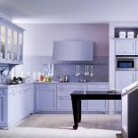 Model BeauxArts w kolorze Flannel Grey zaprojektowany przez Micka de Giulio. STUDIO FORMA 96