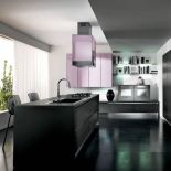 Model Brava z frontami melaminowymi oraz szklanymi kupimy w różnych kolorach, nawet złotym. Ok. 23 000 zł. CUCINE LUBE