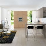 Urządzamy kuchnię: co wybrać wyspę czy stół