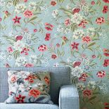 Modne kwiaty nie tylko na tkaninach, ale i tapetach. Wzór Celestine Red Slate, COLEFAX FOWLER