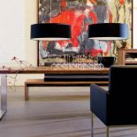 Modne połączenie: chromowane nogi i drewniany blat. ARKA MEBLE