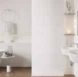 biała łazienka z retro dodatkami