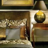 Mosiężna podstawa Algardi - 590 zł, bawełniany abażur Carbon - 89 zł. ALMIDECOR