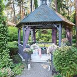 Można zaciągnąć zasłony, by odgrodzić się od świata.