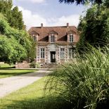 Myśliwski dworek w Normandii Charles przerobił na miniaturowy zamek.