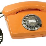 Na biurku sekretarki. Historia telefonu