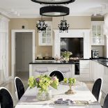 Na blacie słoje i wazon z BB Home, bieżnik na stole z Almi Decor.